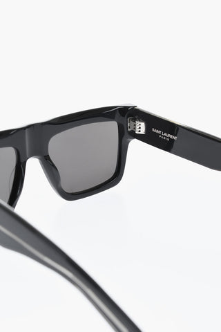 Sonnenbrille in Uni mit quadratischen Gläsern