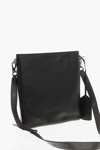 가죽 크로스바디백 THE BOLD 로고 디테일