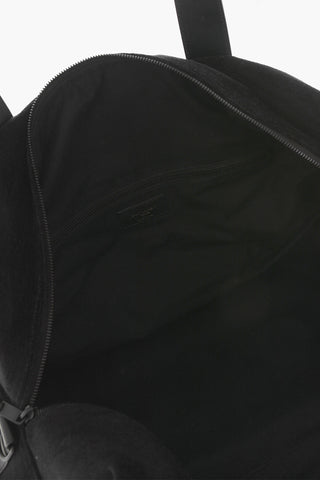 단색 자수 로고와 가죽 마감 더플백