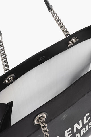 Halbdurchsichtige Tote mit Lederdetails