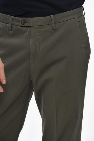 Pantaloni Chino in Cotone Twill con Passanti