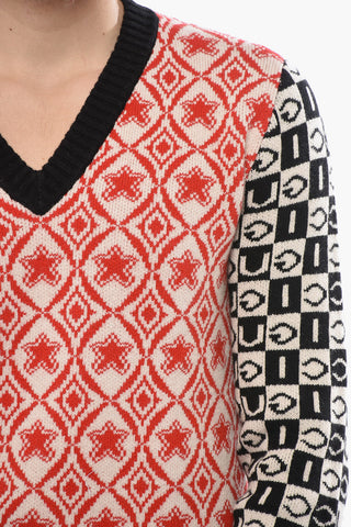 Bestickter Wollpullover mit V-Ausschnitt