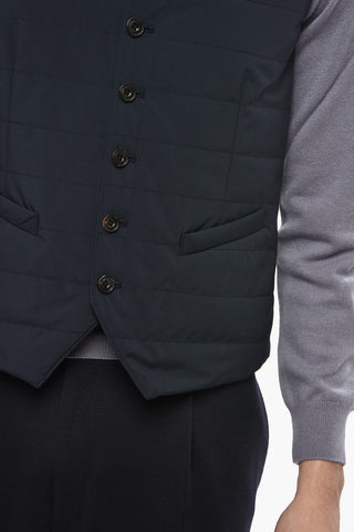 Gilet Trapuntato con Abbottonatura Frontale