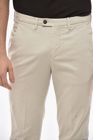 Chinohose aus Baumwollmischung mit Gürtelschlaufen