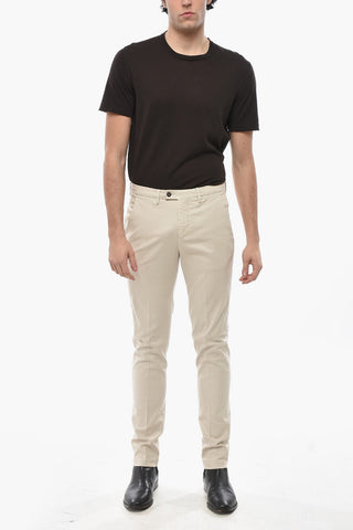 Chinohose aus Baumwollmischung mit Gürtelschlaufen