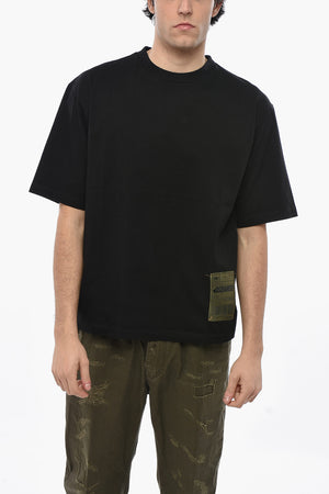 Einfarbiges T-Shirt mit Rundhalsausschnitt und Logopatch