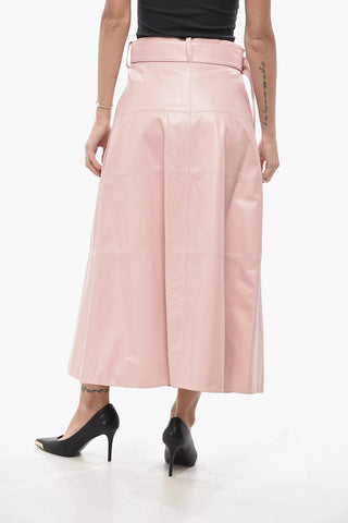 Ausgestellter Midirock aus Leder