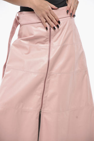 Ausgestellter Midirock aus Leder