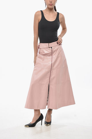 Ausgestellter Midirock aus Leder