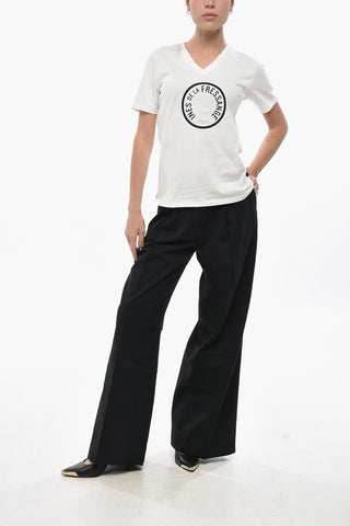T-Shirt aus Baumwollmischung mit V-Ausschnitt und bedrucktem Logo