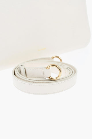 Handtasche aus Leder mit goldfarbenen Details