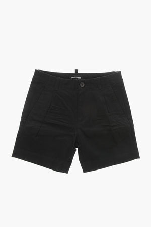 Shorts a Una Pince con Logo in Rilievo