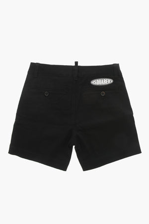 Shorts a Una Pince con Logo in Rilievo