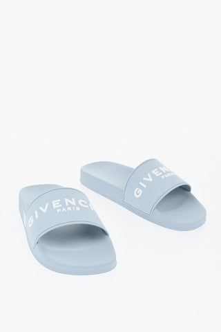 Gummi-Slides mit geprägtem Logo