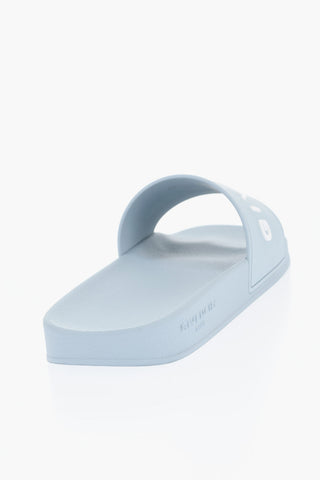 Gummi-Slides mit geprägtem Logo