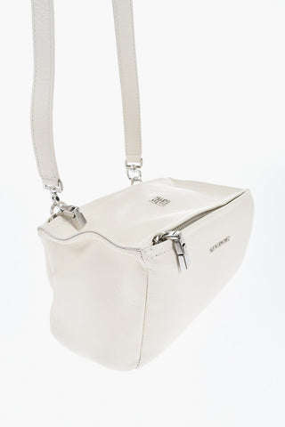 Schultertasche PANDORA aus gehämmertem Leder mit Logo in Silberoptik