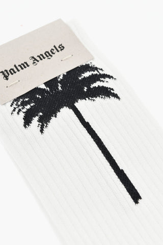 Einfarbige Socken mit kontrastierenden Details