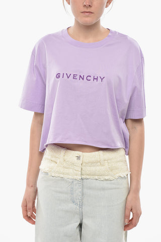 Cropped-Fit-T-Shirt mit geflocktem Logo und offenem Saum
