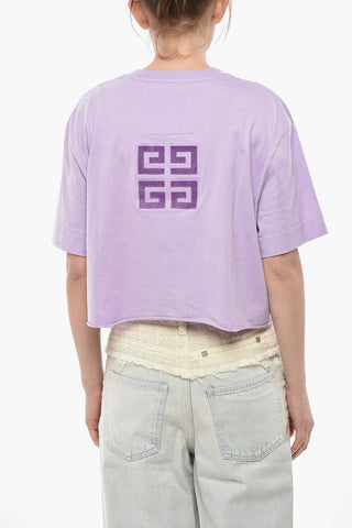 Cropped-Fit-T-Shirt mit geflocktem Logo und offenem Saum