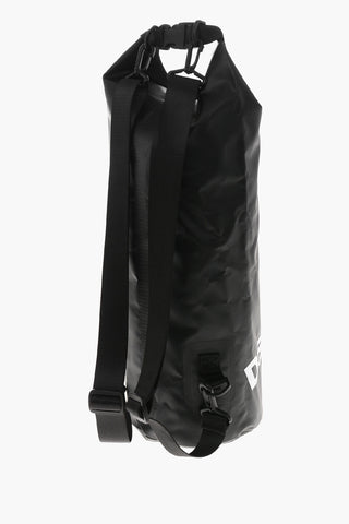 Rucksack aus veganem Leder mit kontrastierendem Logo
