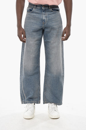 Jeans Straight Fit CURVED LOGO con Dettaglio a Taglio Vivo 26cm