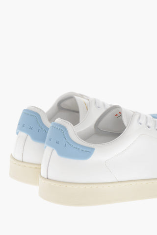 Niedrige Sneaker aus Leder mit kontrastierender Gummispitze