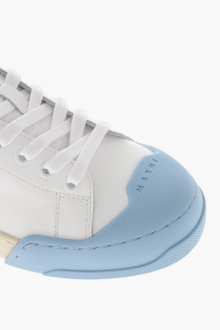 Niedrige Sneaker aus Leder mit kontrastierender Gummispitze