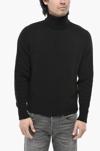 Rollkragenpullover CURVED LOGO mit Jacquard-Logo