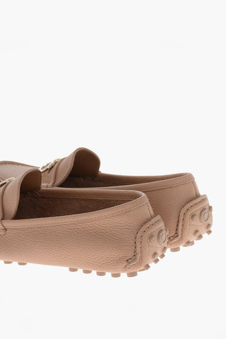 Mokassins ODILIA aus gehämmertem Leder mit Metallspange