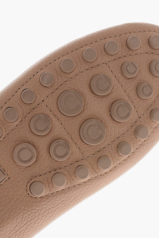 Mokassins ODILIA aus gehämmertem Leder mit Metallspange