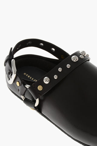 Mules ELYSE aus Eco-Leder mit genieteten Riemchen
