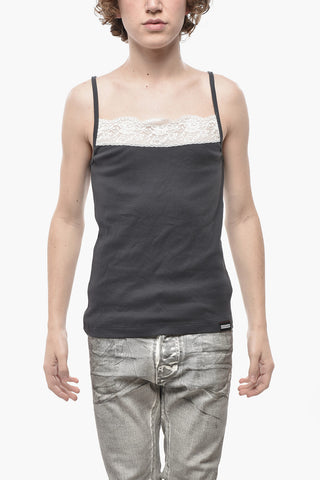 Geripptes Tanktop mit Spitzenbesatz