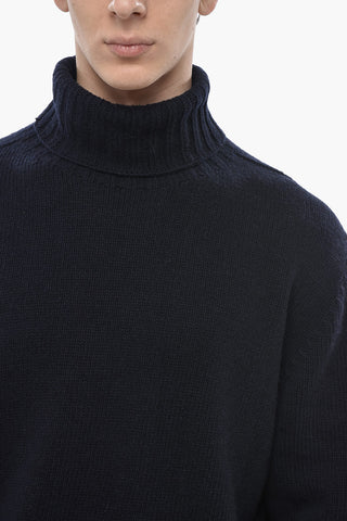 Rollkragenpullover CURVED LOGO aus Wollmischung