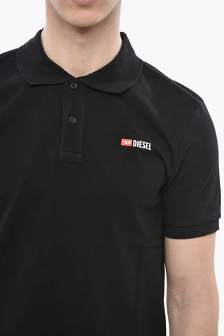 Poloshirt in Uni T-SMITH-DIV-NEW mit kontrastierendem Logo