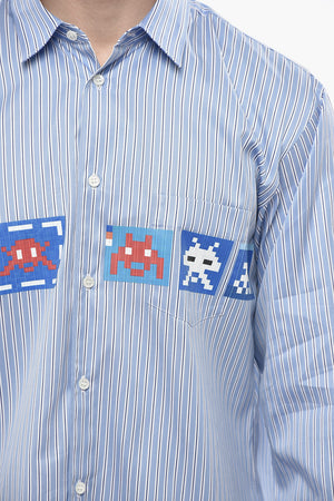 SHIRT Asymmetrisches gestreiftes Hemd mit Brusttasche und Druck auf der Vorderseite