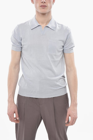 Einfarbiges Polo mit offenem Kragen und Brusttasche