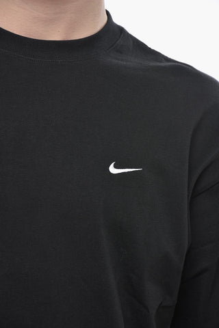 Uni-Rundhals-T-Shirt mit gesticktem Logo