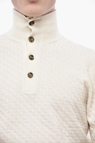 Rollkragenpullover mit Logo-Knöpfen