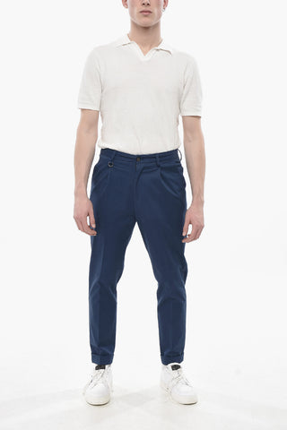Chinohose aus Stretch-Baumwolle mit einer Falte