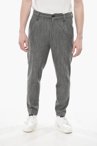 Tweedhose mit einer Bundfalte und Gürtelschlaufen