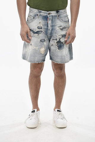 Shorts im Distressed-Look mit Logoknopf