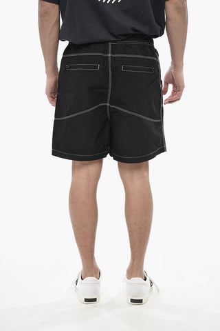 Einfarbige Shorts mit elastischem Bund und sichtbaren Nähten