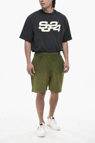 자수 로고가 있는 무지 플리스 반바지