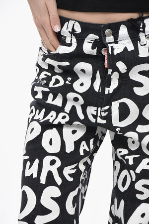 Dunkel gewaschene Jeans mit Allover-Logo 24 cm