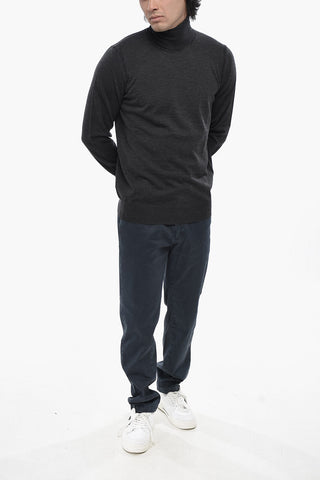 Maglia a Collo Alto in Lana Vergine Extrafine