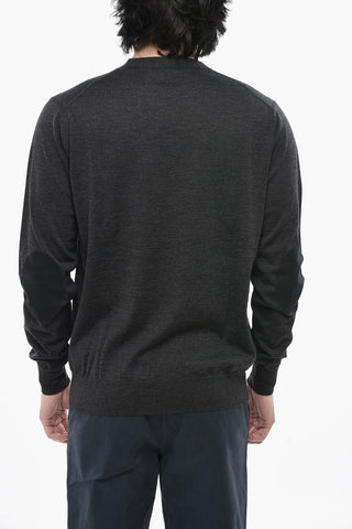 Einfarbiger Rundhalspullover aus Schurwolle