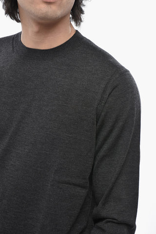 Einfarbiger Rundhalspullover aus Schurwolle