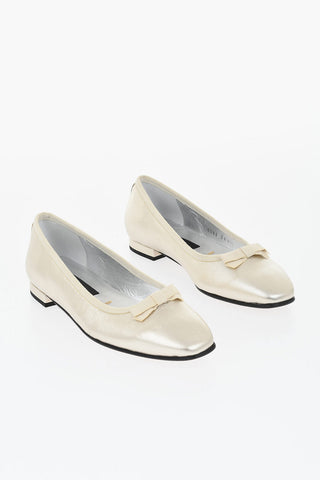 Ballerinas aus metallisiertem Leder