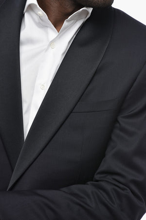 Ein-Knopf-Anzug aus Wolle mit Pattentaschen