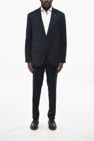 Abito in Lana Vergine con Spilla dal Design Floreale